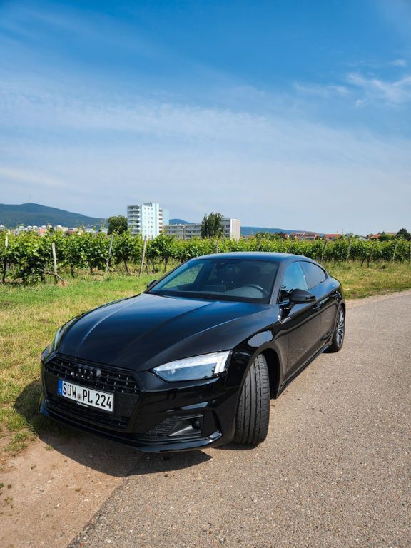 Schwarz Gebraucht 2021 Audi A5 Sportback Ambiente Limousine | 28.999 € (Superpreis) - Bild 1/4