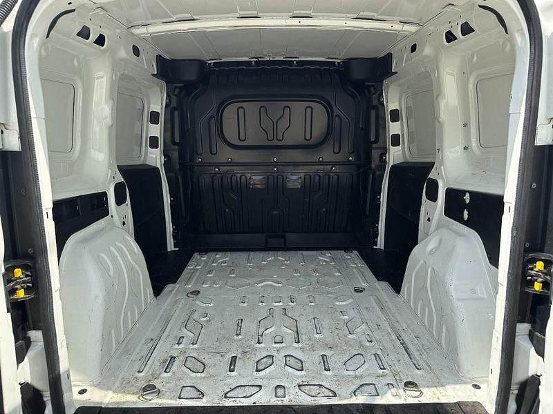 Gebraucht Opel Combo 120 PS (88 kW) 2018 Polar white Van / Kleinbus