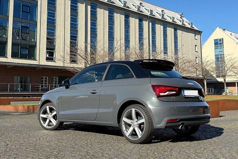 Gebraucht Audi A1 95 PS (69 kW) 2016 Grau Kleinwagen