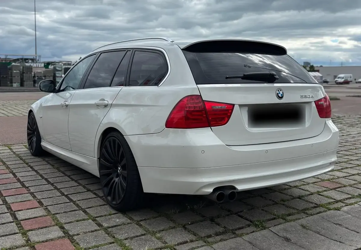 Gebraucht BMW 330 Performance 245 PS (180 kW) 2010 Weiß Kombi