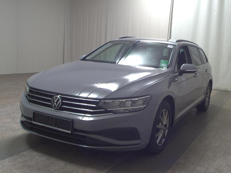 Gebraucht VW Passat 150 PS (110 kW) 2023 Grau Kombi