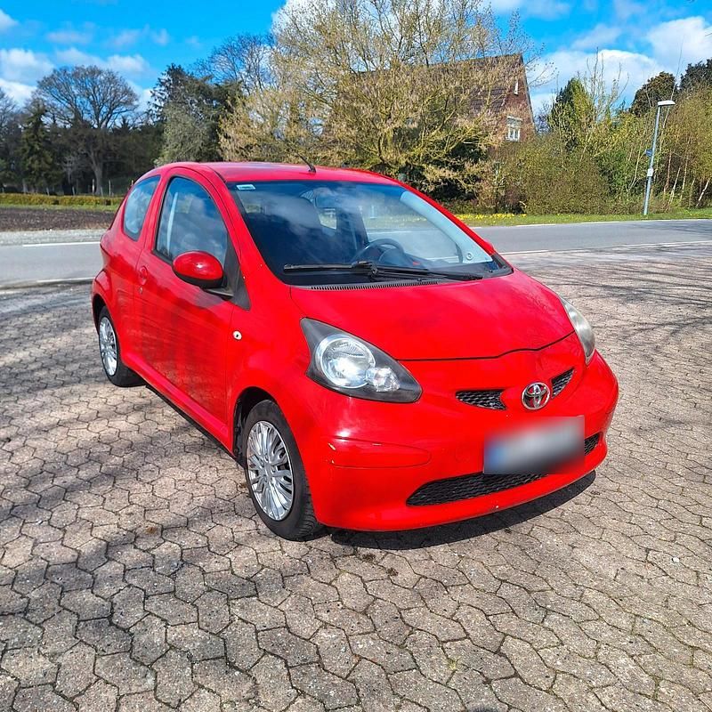 Gebraucht Toyota Aygo 68 PS (50 kW) 2006 Rot Kleinwagen