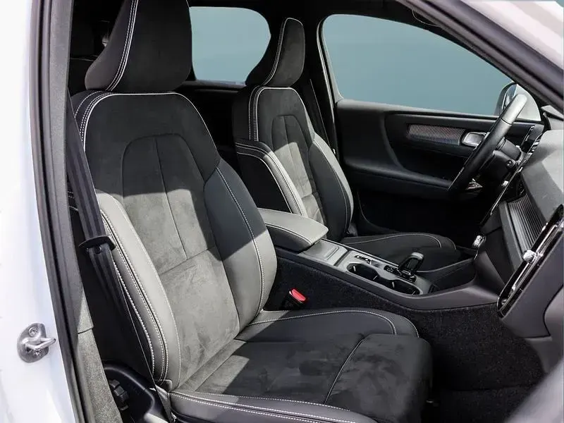 Gebraucht Volvo XC40 Core 163 PS (119 kW) 2025 Weiß SUV