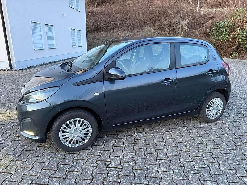 Gebraucht Peugeot 108 Active 69 PS (50 kW) 2015 Grau Kleinwagen