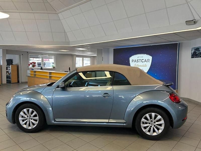 Gebraucht VW Beetle Cabriolet Design 150 PS (110 kW) 2018 Blau Cabrio