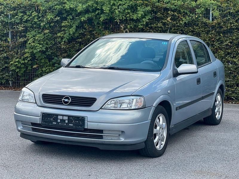 Silber Gebraucht 2000 Opel Astra Elegance Limousine | 3.500 € - Bild 1/4