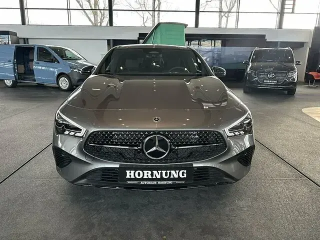 Gebraucht Mercedes CLA200 150 PS (110 kW) 2025 Metalliclack mountaingrau Kombi