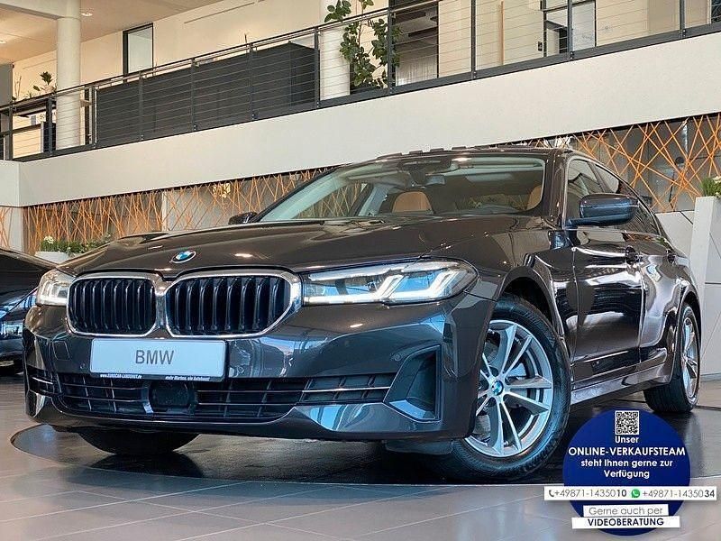 Grau Gebraucht 2023 BMW 520 Sport Line Limousine | 37.480 € (Fairer Preis) - Bild 1/3