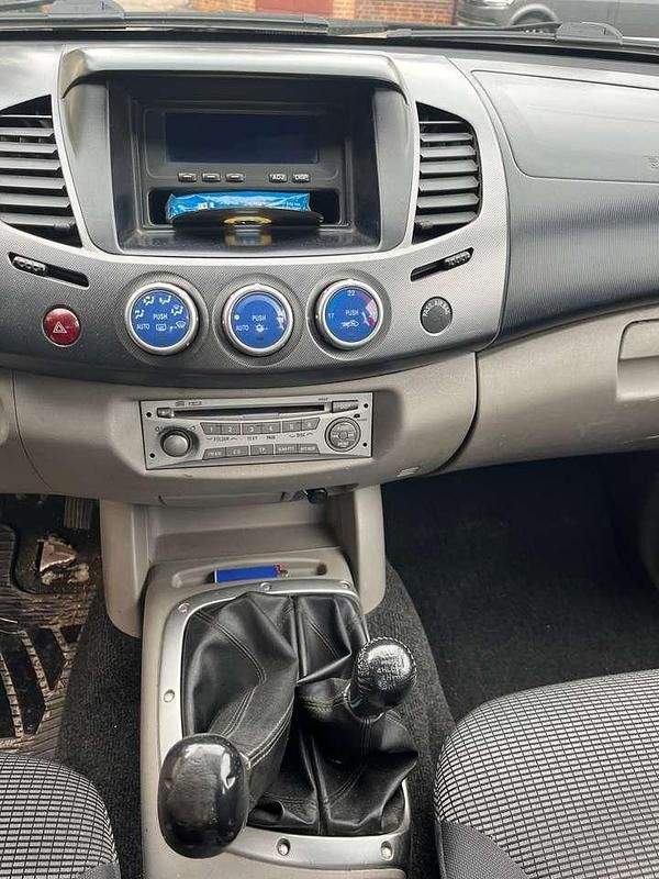 Gebraucht Mitsubishi L200 Intense 136 PS (100 kW) 2008 Coolsilber (m) Abholung