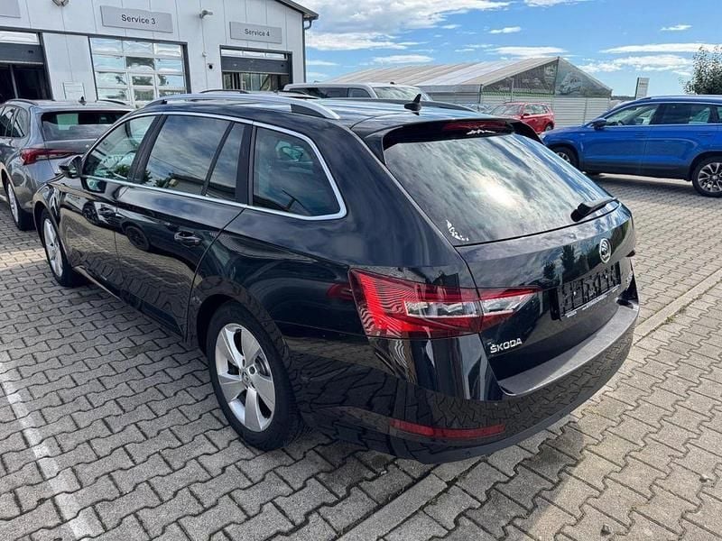 Gebraucht Skoda Superb Style 190 PS (139 kW) 2015 Schwarzmagic perleffekt Kombi