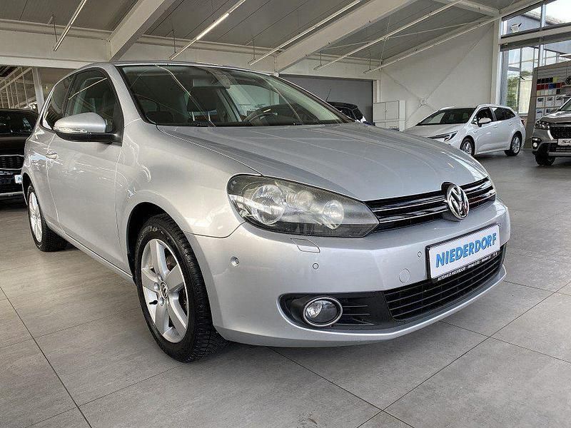 Reflexsilber (metallic) Gebraucht 2010 VW Golf VI Team Limousine | 5.990 € (Fairer Preis) - Bild 1/4