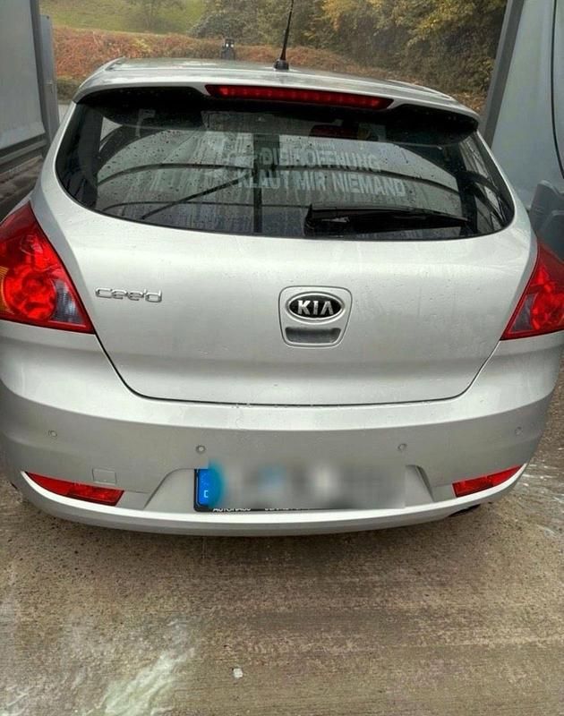 Gebraucht Kia Ceed 126 PS (92 kW) 2009 Silber Kleinwagen