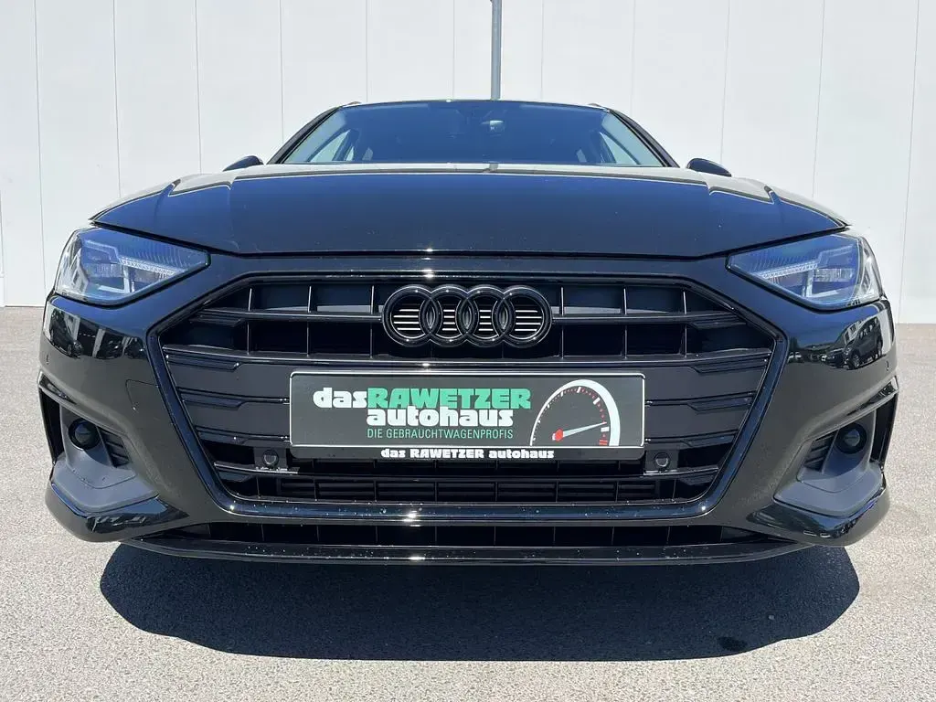 Używany Audi A4 S-Line 150 KM (110 kW) 2022 Czarny Kombi