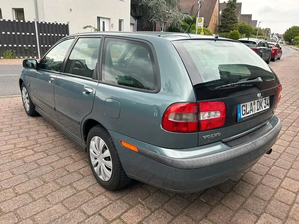 Gebraucht Volvo V40 122 PS (89 kW) 2002 Blau Kombi
