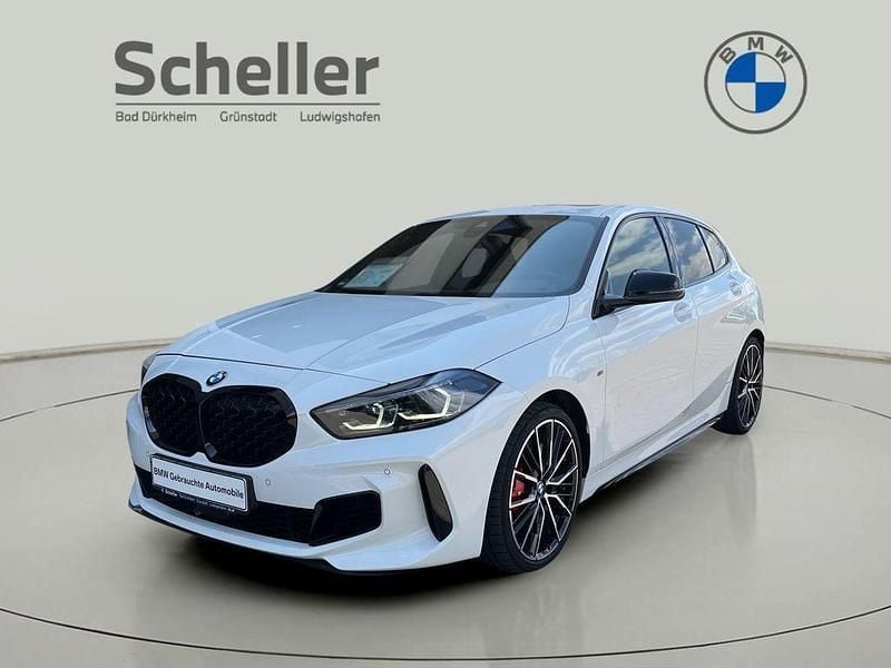 Weiß Gebraucht 2022 BMW M135 Performance Kleinwagen | 36.990 € (Fairer Preis) - Bild 1/4