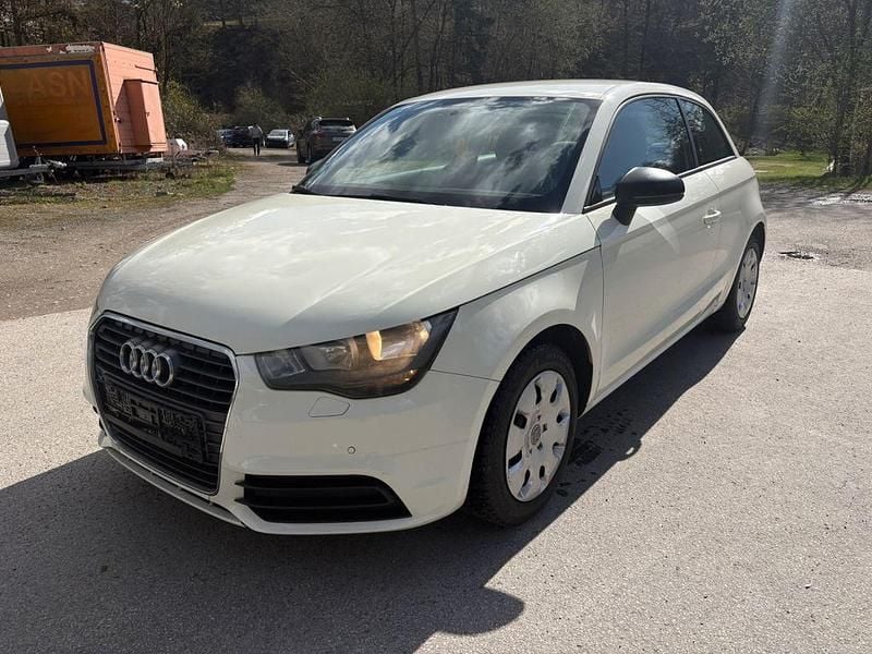 Gebraucht Audi A1 Attraction 86 PS (63 kW) 2011 Weiß Kleinwagen