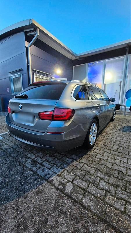 Gebraucht BMW 520 184 PS (135 kW) 2011 Grau Kombi