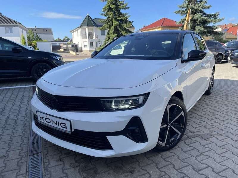 Arktis weiß (uni) Gebraucht 2024 Opel Astra Limousine | 25.106 € (Guter Preis) - Bild 1/4