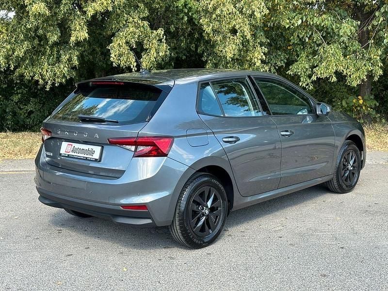 Nowe Skoda 105 80 KM (58 kW) 2025 Szary Sedan/Limuzyna