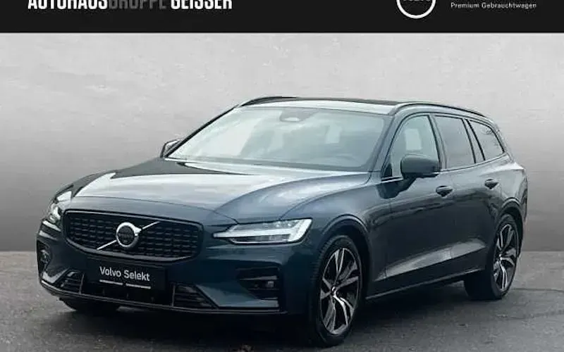 Używany Volvo V60 Plus 197 KM (144 kW) 2025 Niebieski Kombi