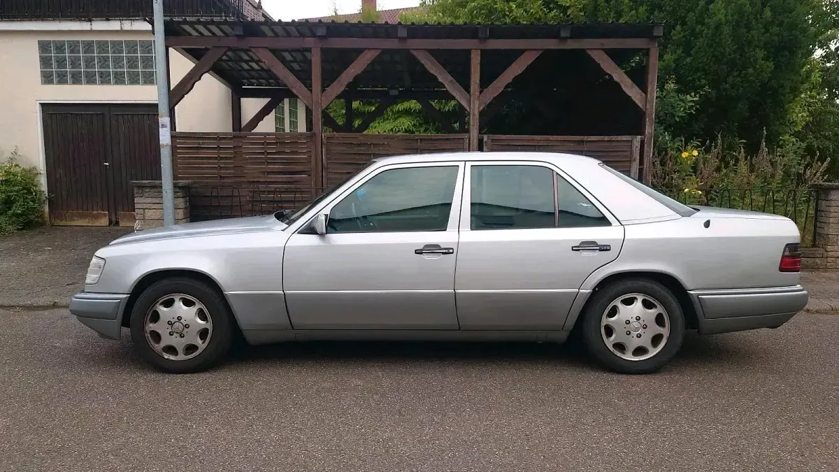 Gebraucht Mercedes E320 220 PS (161 kW) 1995 Silber Limousine