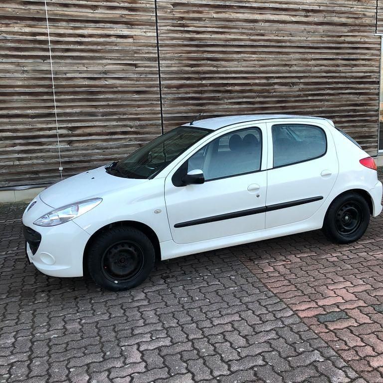 Gebraucht Peugeot 206 60 PS (44 kW) 2010 Weiß Limousine