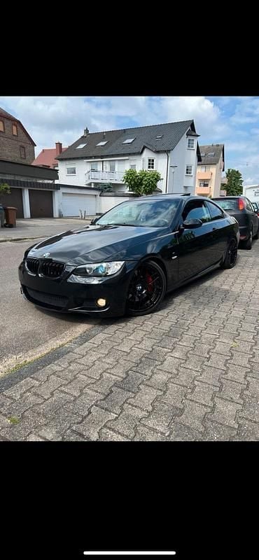 Schwarz Gebraucht 2007 BMW 335 M Sport Coupé | 16.490 € (Fairer Preis) - Bild 1/4