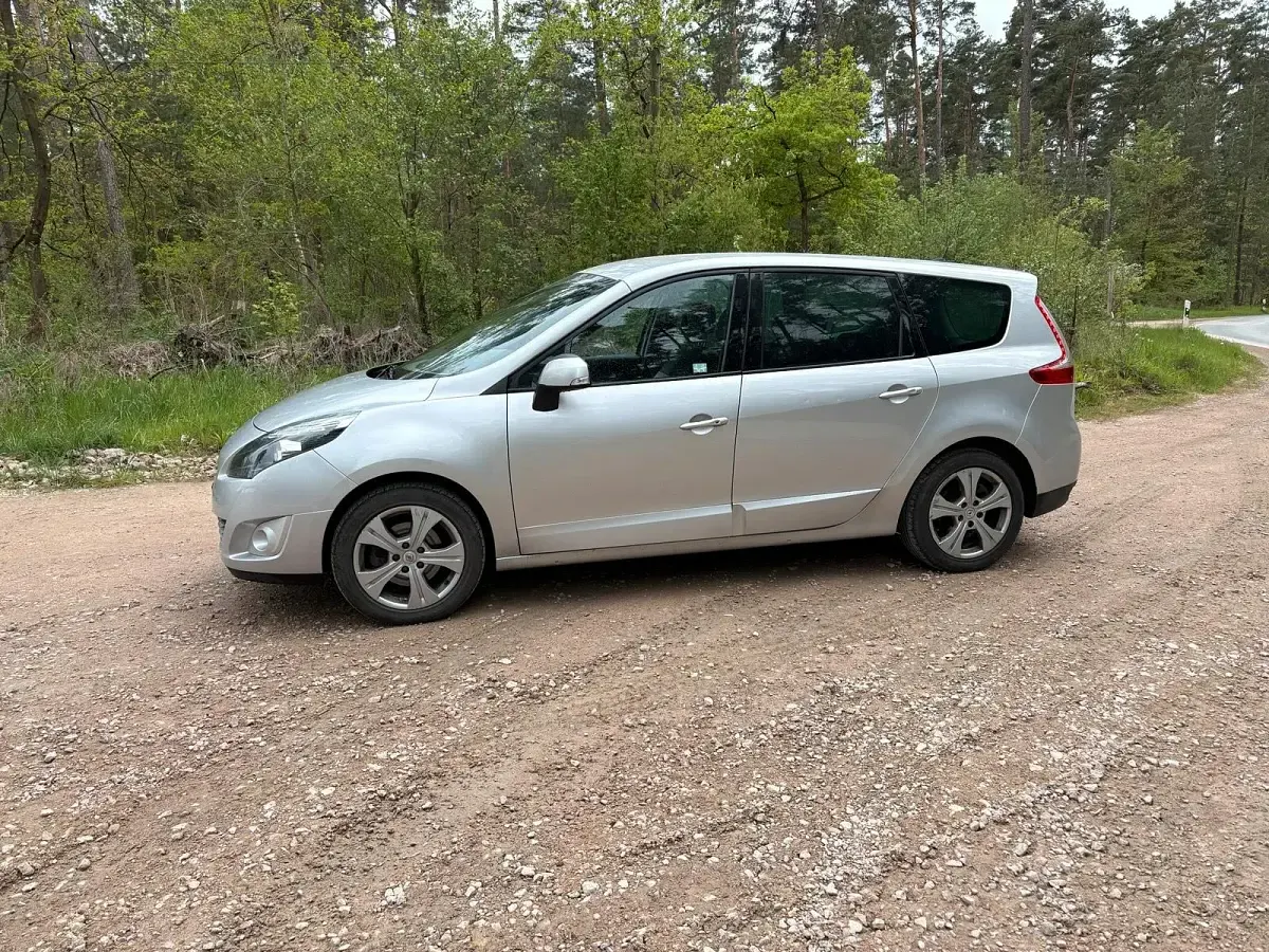 Gebraucht Renault Scénic III 130 PS (95 kW) 2011 Silber Van / Kleinbus