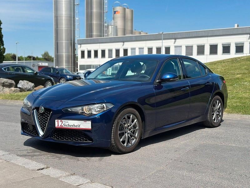 Blau Gebraucht 2018 Alfa Romeo Giulia Super Limousine | 15.990 € (Superpreis) - Bild 1/2