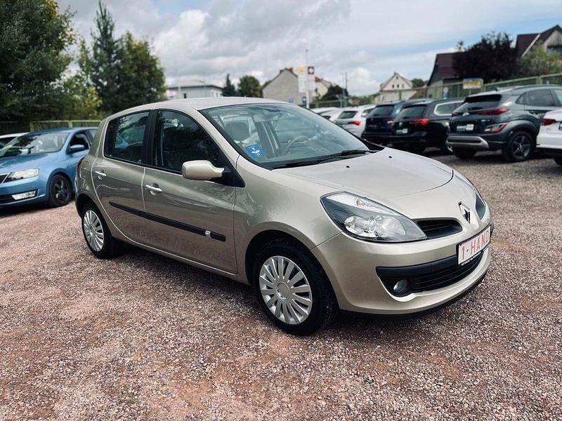 Braun Gebraucht 2006 Renault Clio III Privilege Limousine | 6.000 € (Fairer Preis) - Bild 1/4