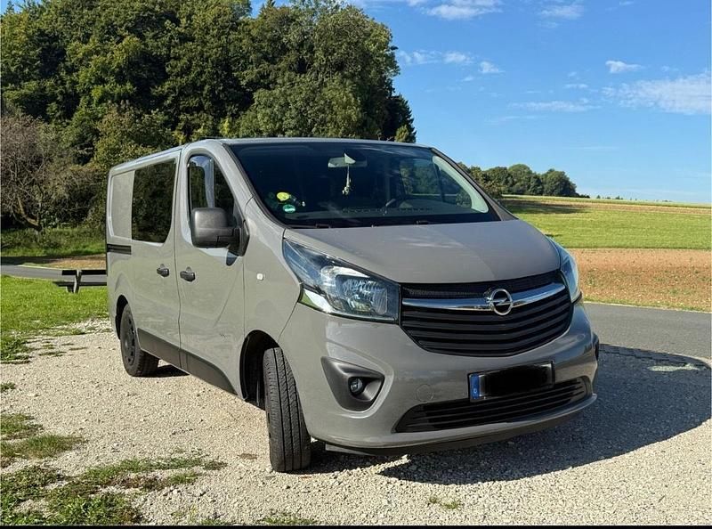 Grau Gebraucht 2018 Opel Vivaro Van / Kleinbus | 17.900 € - Bild 1/4