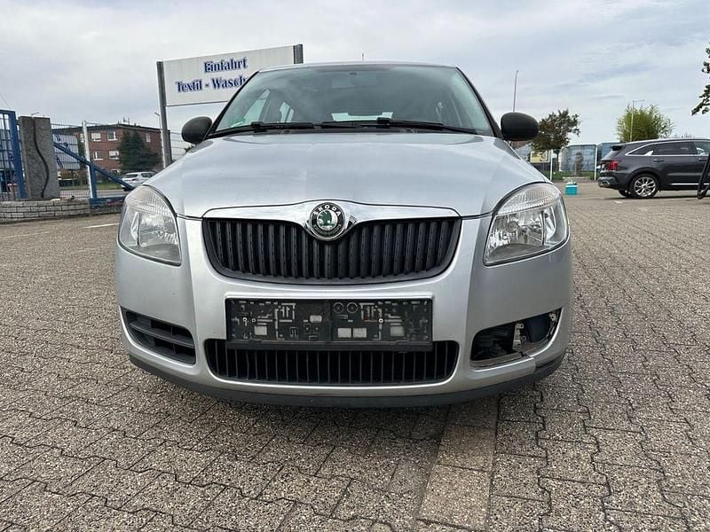 Grau Gebraucht 2009 Skoda Fabia Classic Kleinwagen | 1.499 € (Fairer Preis) - Bild 1/4