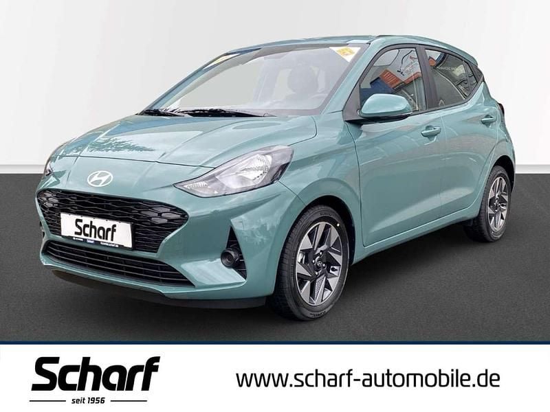 Mangrove green / mic Neu 2025 Hyundai i10 Trend Kleinwagen | 16.990 € (Fairer Preis) - Bild 1/3