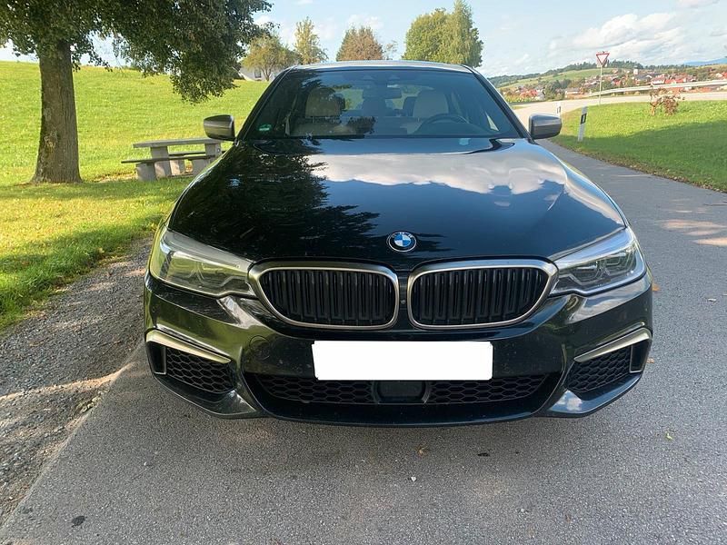 Gebraucht BMW M550 Shadowline 462 PS (339 kW) 2017 Saphirschwarz Limousine