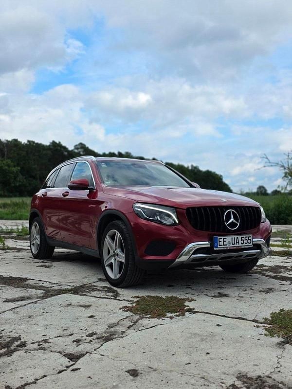 Rot Gebraucht 2016 Mercedes GLC250 SUV | 23.900 € (Guter Preis) - Bild 1/4