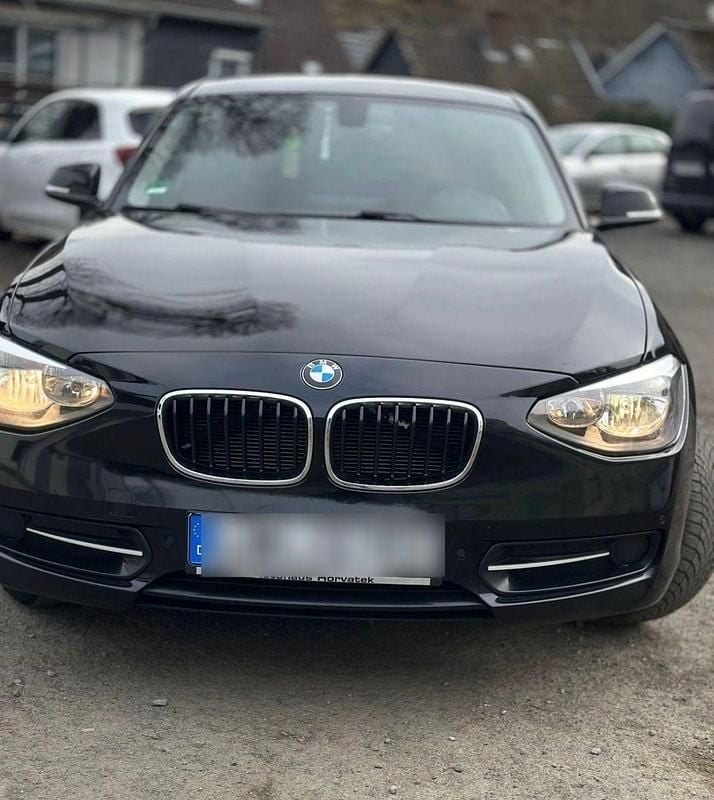 Schwarz Gebraucht 2012 BMW 116 Sport Line Kleinwagen | 9.990 € (Fairer Preis) - Bild 1/4
