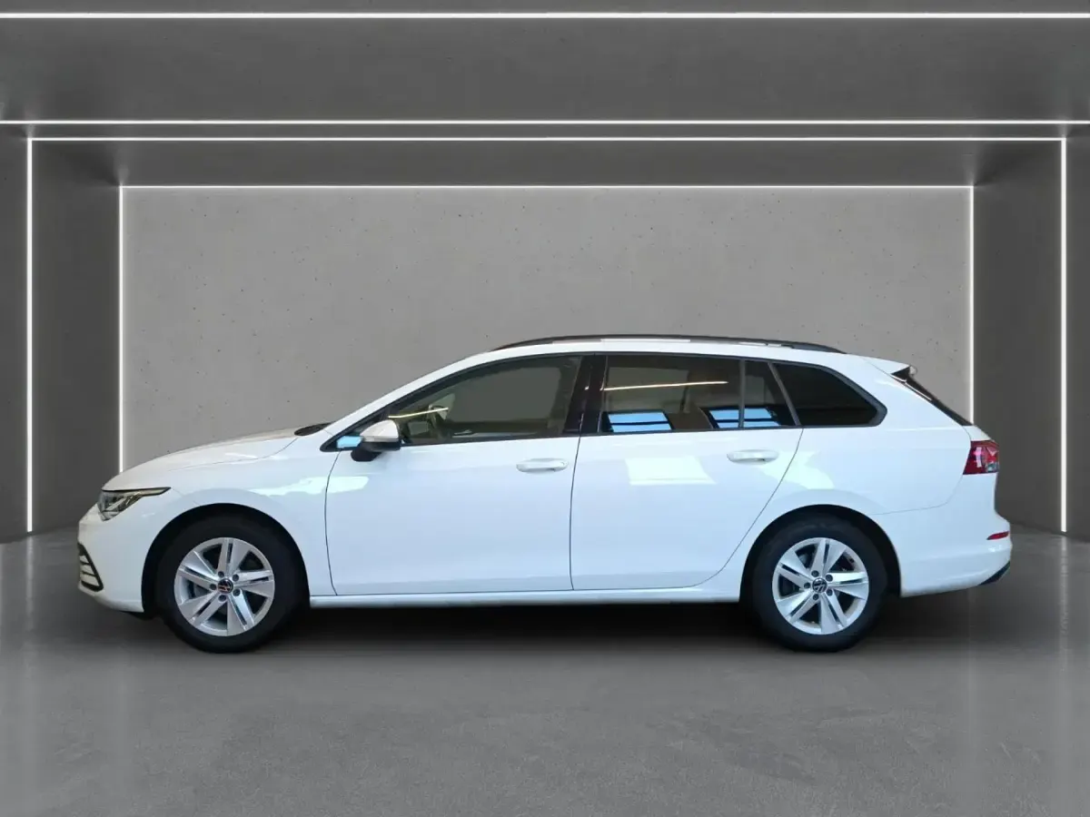 Gebraucht VW Golf VIII Life 150 PS (110 kW) 2024 Weiß Kombi