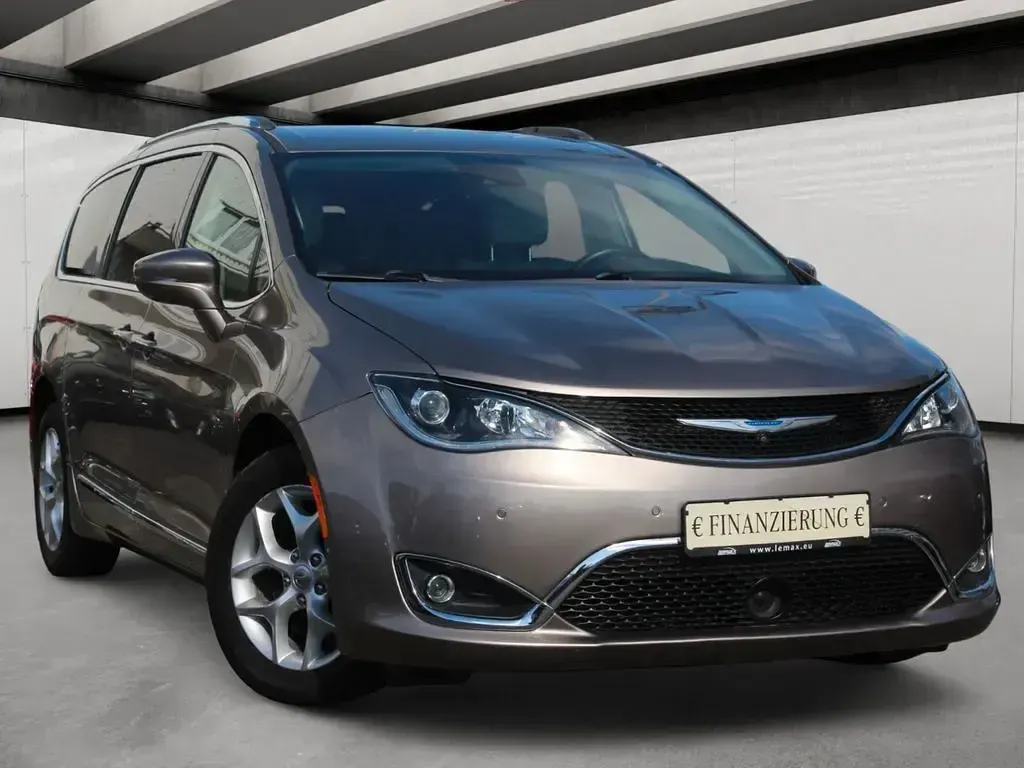 Używany Chrysler Pacifica 291 KM (214 kW) 2018 Beżowy SUV