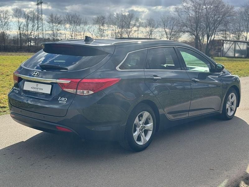 Gebraucht Hyundai i40 141 PS (103 kW) 2015 Blau Kombi
