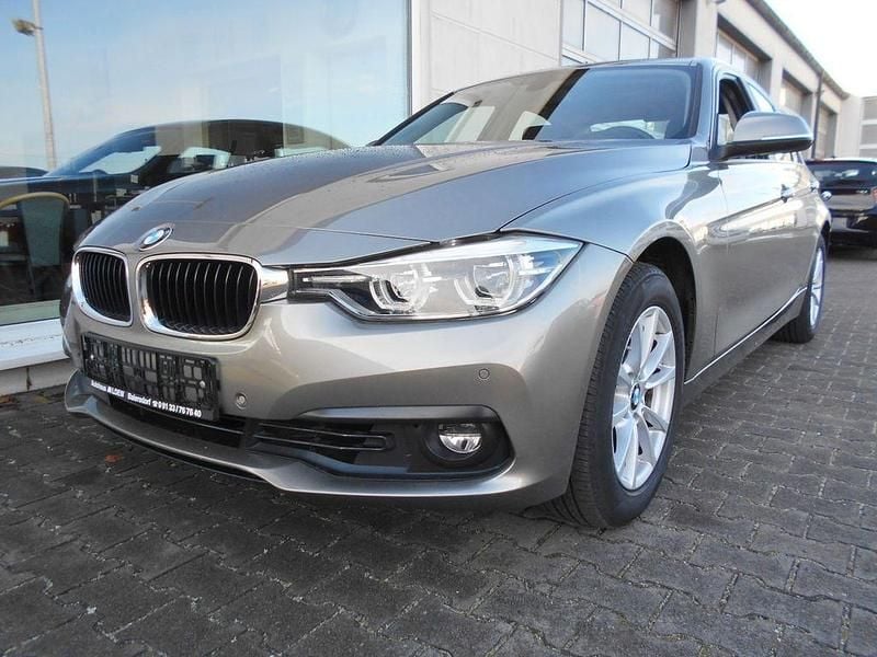 Silber Gebraucht 2018 BMW 320 Limousine | 17.500 € (Guter Preis) - Bild 1/4