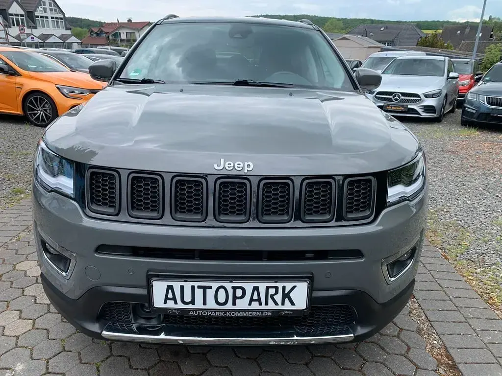 Gebraucht Jeep Compass Limited 150 PS (110 kW) 2020 Grau SUV