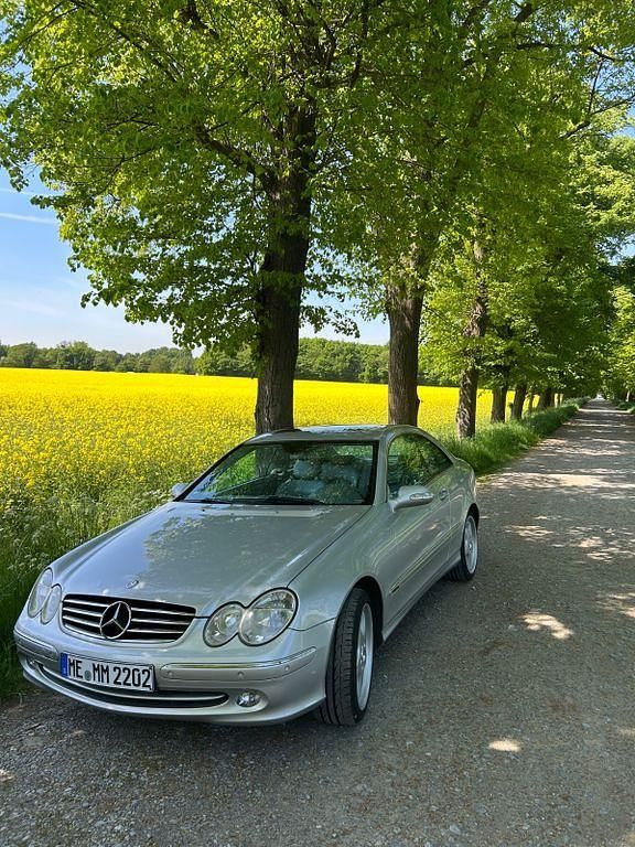 Silber Gebraucht 2004 Mercedes CLK240 Avantgarde Coupé | 7.999 € (Teuer) - Bild 1/4