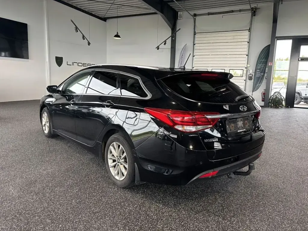 Gebraucht Hyundai i40 Premium 116 PS (85 kW) 2015 Schwarz Limousine