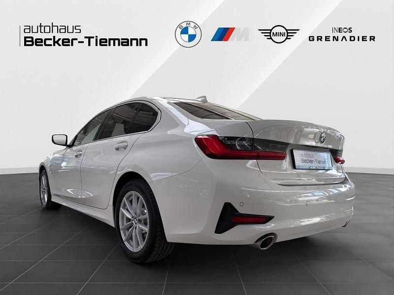 Gebraucht BMW 320e 204 PS (150 kW) 2021 Alpinweiß uni Limousine