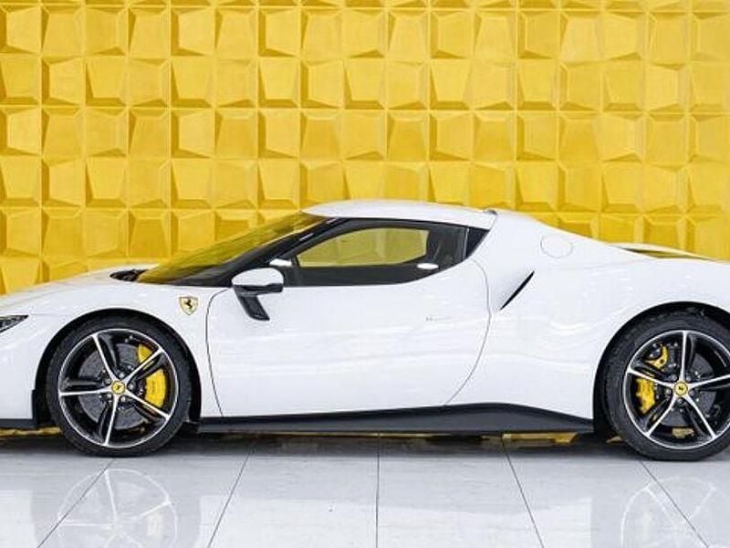 Gebraucht Ferrari 296 830 PS (610 kW) 2023 Weiß Coupé