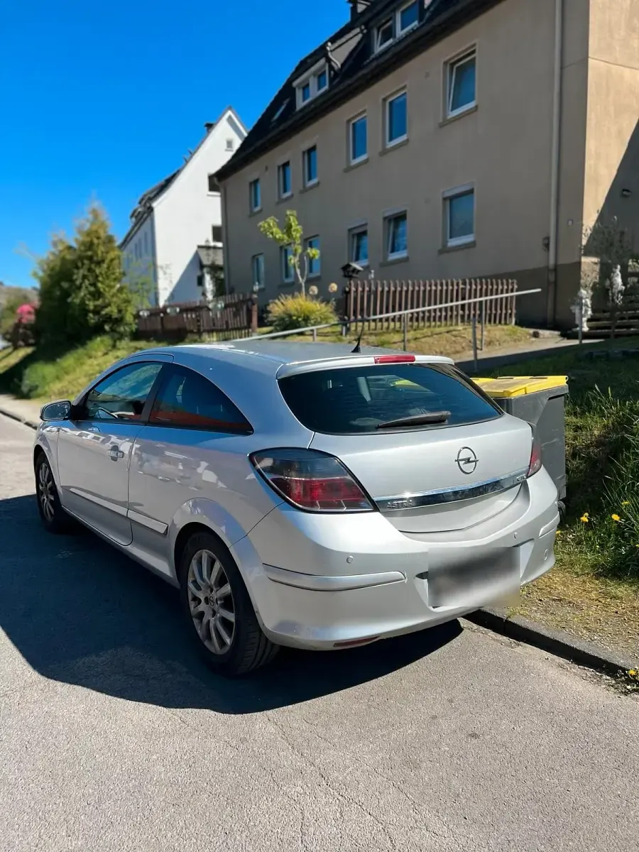 Second-hand Opel Astra 112 CP (82 kW) 2006 Argintiu Hatchback