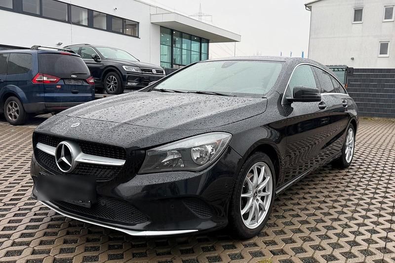 Schwarz Gebraucht 2018 Mercedes 220 Kombi | 9.000 € (Guter Preis) - Bild 1/4
