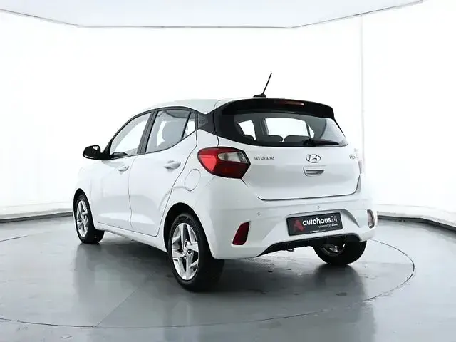 Gebraucht Hyundai i10 Trend 84 PS (61 kW) 2023 Weiß Kleinwagen