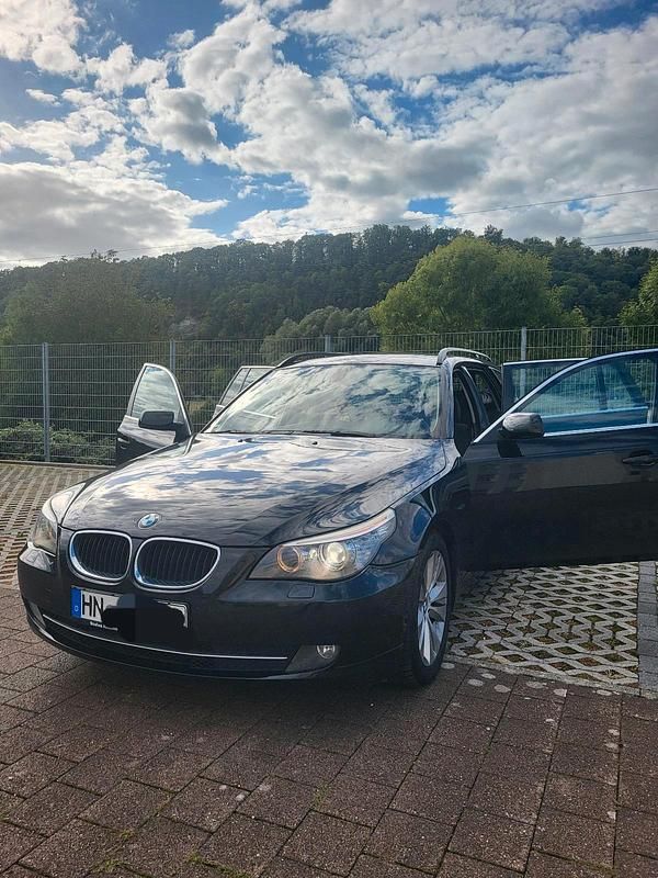 Schwarz Gebraucht 2009 BMW 520 Kombi | 5.000 € (Fairer Preis) - Bild 1/4