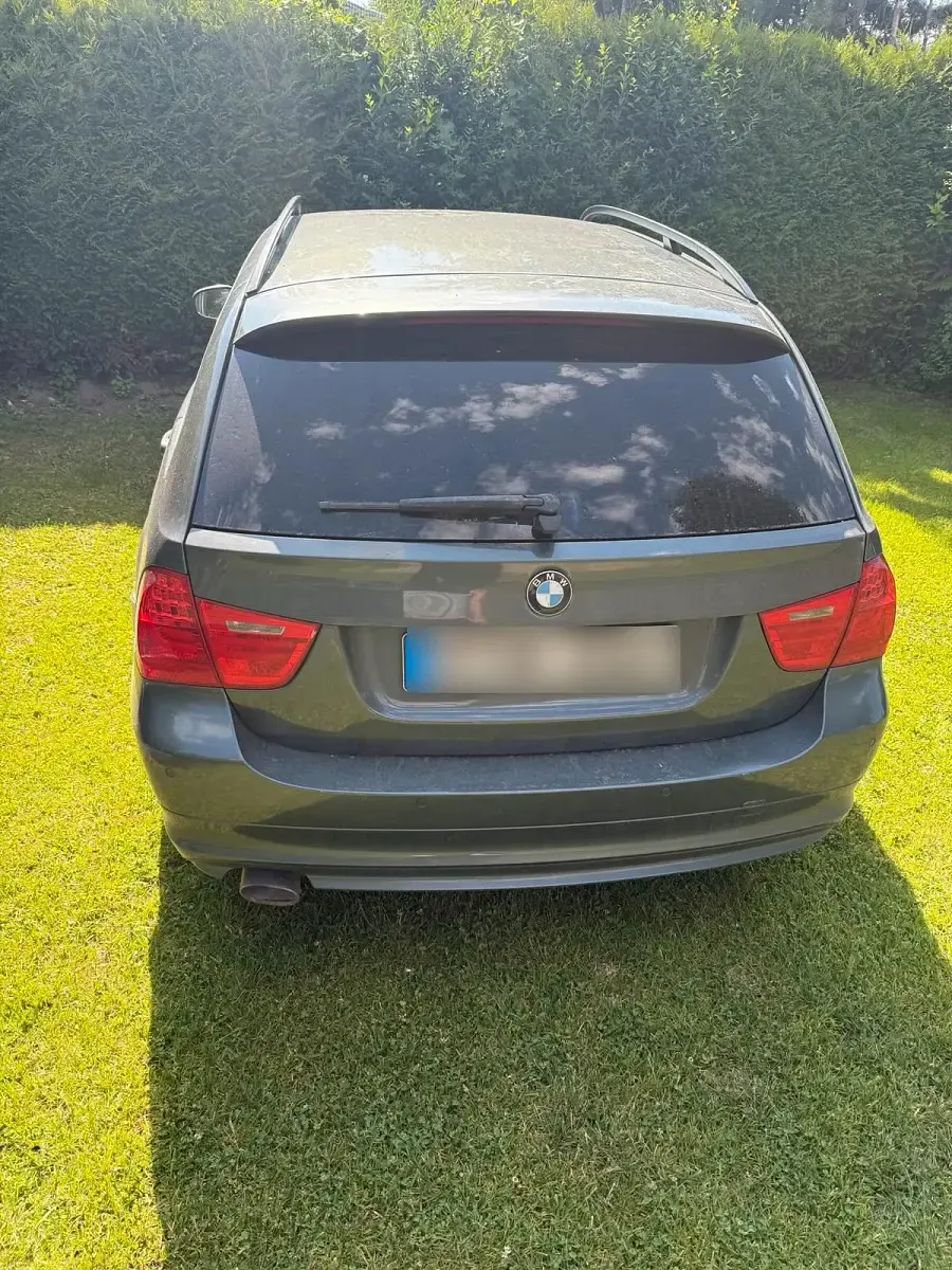 Gebraucht BMW 320 177 PS (130 kW) 2010 Grau Kombi